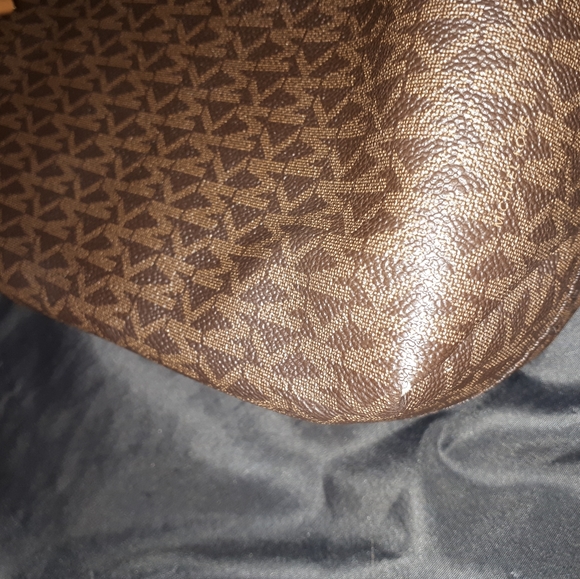 MICHAEL KORS~ Chain Tote - Picture 7 of 12